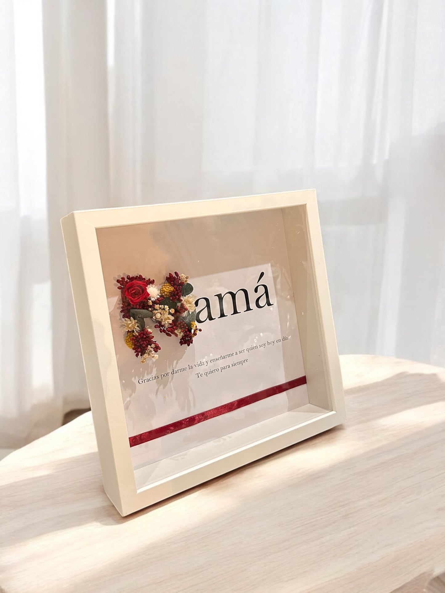 CUADRO CON INICIAL FLORAL Y ESCRITO